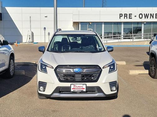 Crystal White Pearl 2022 Subaru Forester Touring