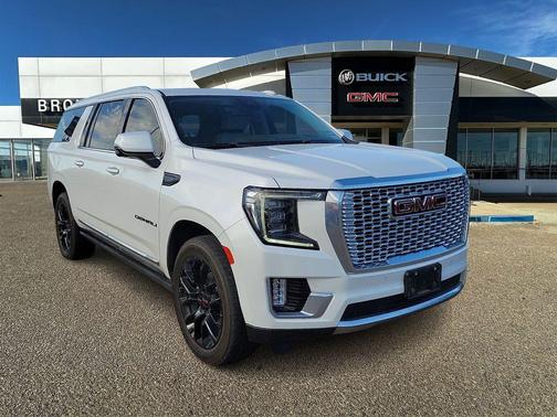 White Frost Tri-Coat 2023 GMC Yukon XL Denali