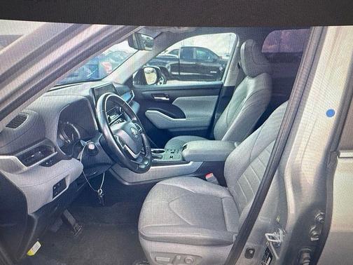 Celestial Silver Metallic 2023 Toyota Highlander XLE