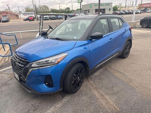 2023 Nissan Kicks SR