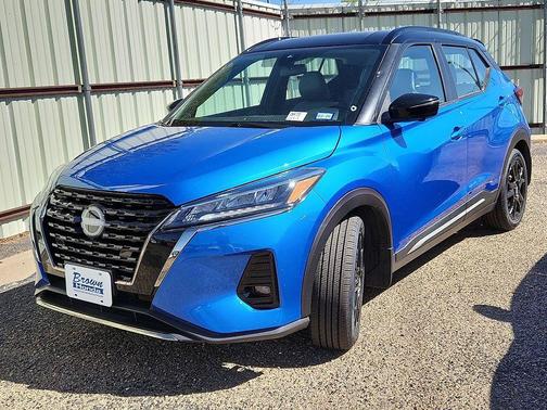 2 Tone Blue / Black 2023 Nissan Kicks SR