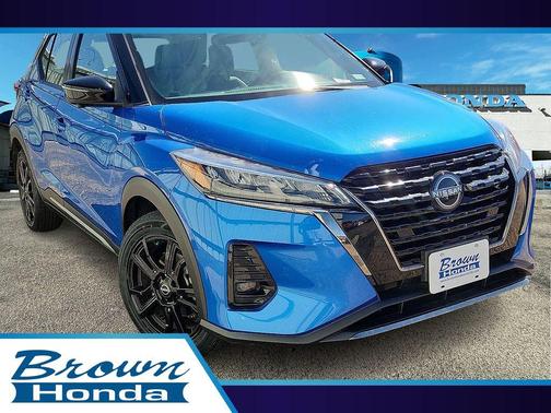 2 Tone Blue / Black 2023 Nissan Kicks SR