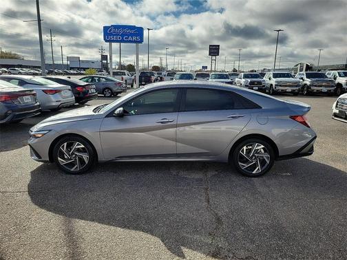 2025 Hyundai ELANTRA SEL Sport