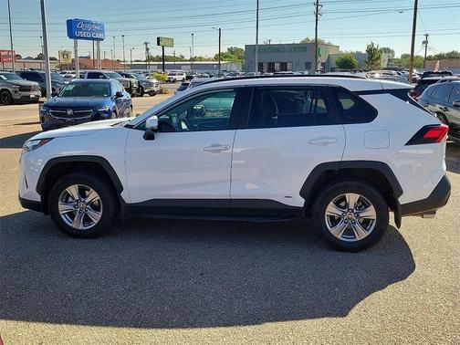 2022 Toyota RAV4 Hybrid XLE