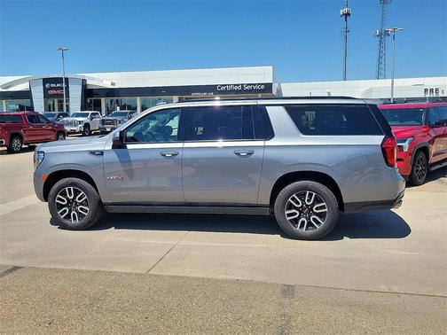 2022 GMC Yukon XL AT4