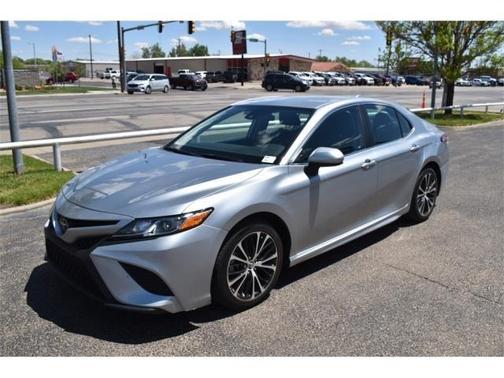 Photo 5 of 25 of 2020 Toyota Camry SE