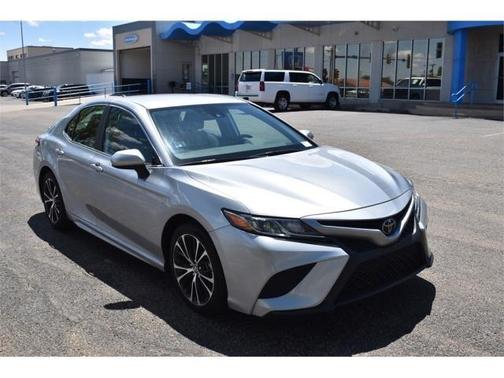 Photo 2 of 25 of 2020 Toyota Camry SE