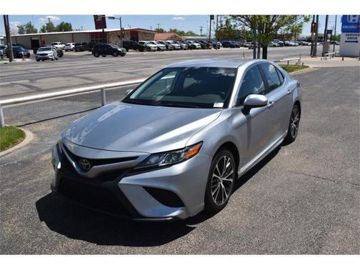 Photo 4 of 25 of 2020 Toyota Camry SE
