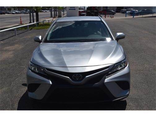 Photo 3 of 25 of 2020 Toyota Camry SE