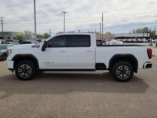 Summit White 2022 GMC Sierra 2500 AT4