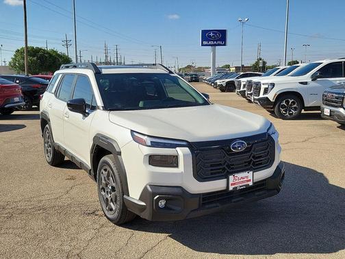 Crystal White Pearl 2026 Subaru Outback Premium