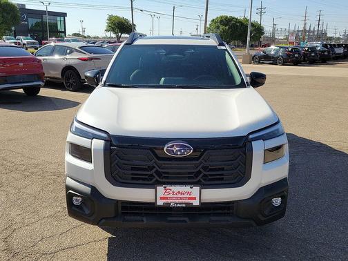 Crystal White Pearl 2026 Subaru Outback Premium