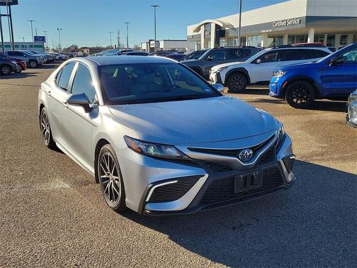 2022 Toyota Camry Hybrid SE