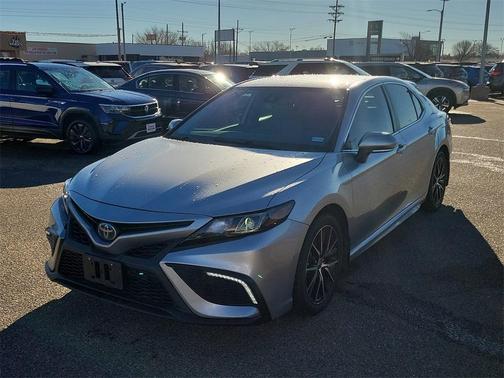 2022 Toyota Camry Hybrid SE