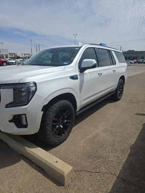 White Frost Tri-Coat 2021 GMC Yukon XL AT4