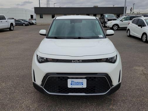 White 2025 Kia Soul LX