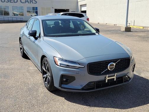 2024 Volvo S60 B5 Plus Dark Theme