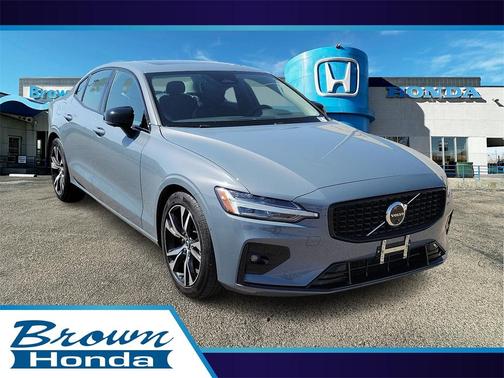 2024 Volvo S60 B5 Plus Dark Theme