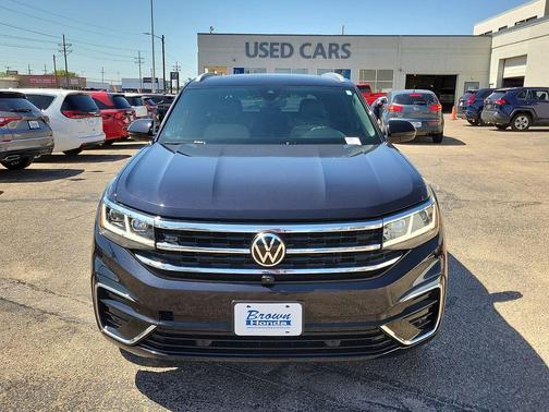 Deep Black Pearl Effect 2022 Volkswagen Atlas Cross Sport 3.6L V6 SEL Premium R-Line