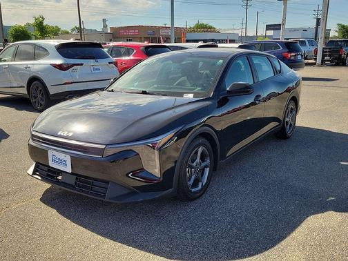 Aurora Black Pearl 2025 Kia K4