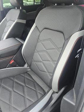 2024 Volkswagen Atlas 2.0T Peak Edition SEL