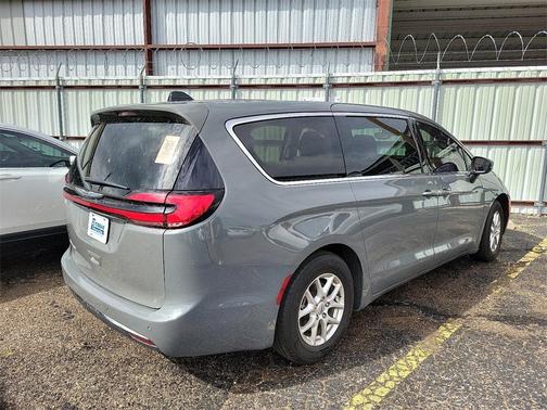 2023 Chrysler Pacifica Touring-L