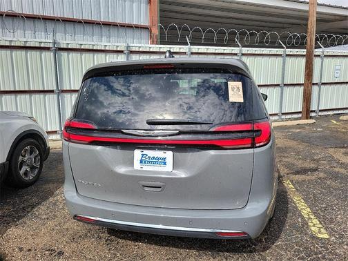 2023 Chrysler Pacifica Touring-L
