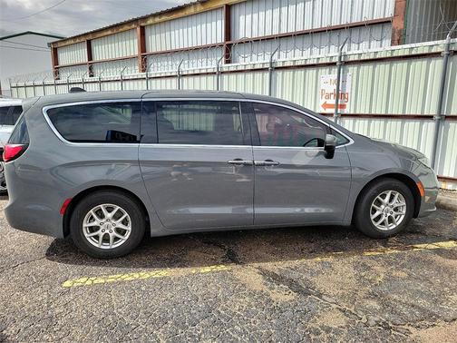 2023 Chrysler Pacifica Touring-L