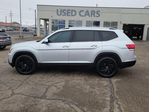 Reflex Silver Metallic 2019 Volkswagen Atlas 2.0T SE