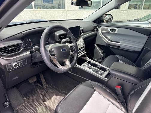 Blue Metallic 2022 Ford Explorer XLT