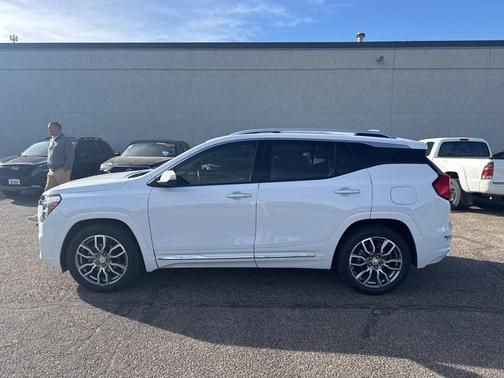 2023 GMC Terrain Denali