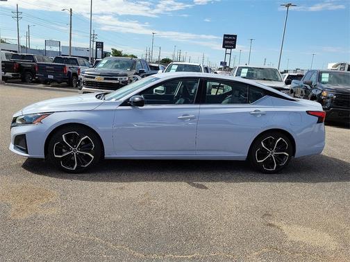 2023 Nissan Altima 2.5 SR