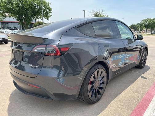 2025 Tesla Model Y Performance