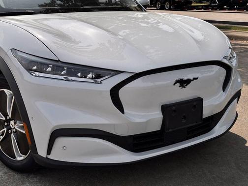 White Metallic 2022 Ford Mustang Mach-E Select
