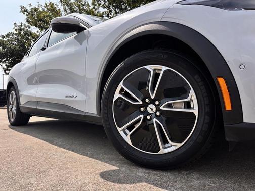 White Metallic 2022 Ford Mustang Mach-E Select