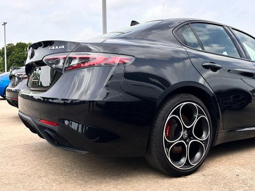 Vulcano Black Metallic 2024 Alfa Romeo Giulia Veloce