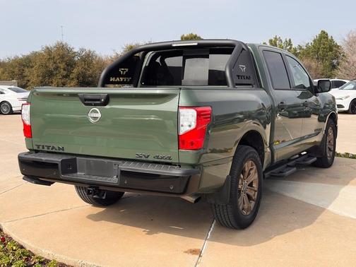 2024 Nissan Titan SV