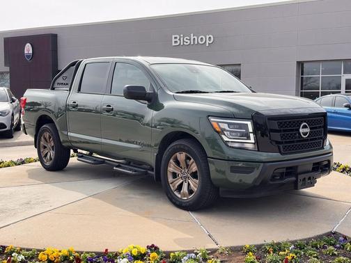 2024 Nissan Titan SV