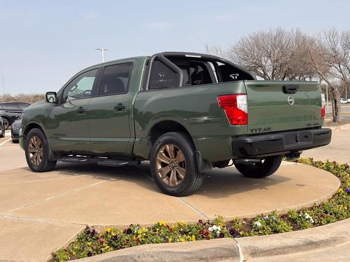 2024 Nissan Titan SV