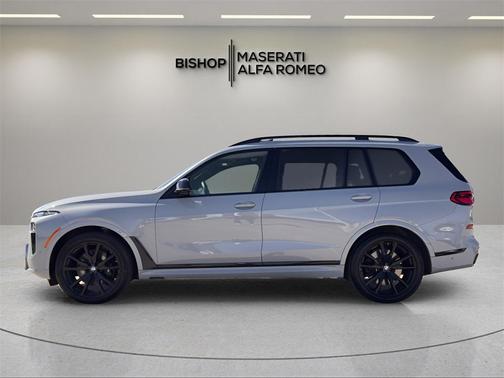 2023 BMW X7 M60i