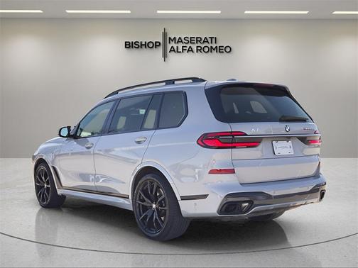 2023 BMW X7 M60i