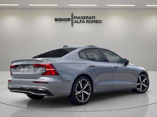 Metallic 2024 Volvo S60 B5 Core Dark Theme