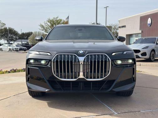 2025 BMW 760 760i xDrive