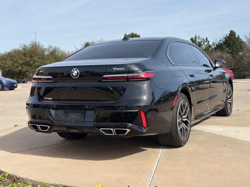 2025 BMW 760 760i xDrive