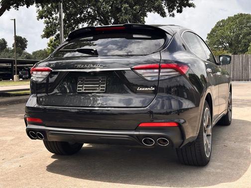 2022 Maserati Levante Modena
