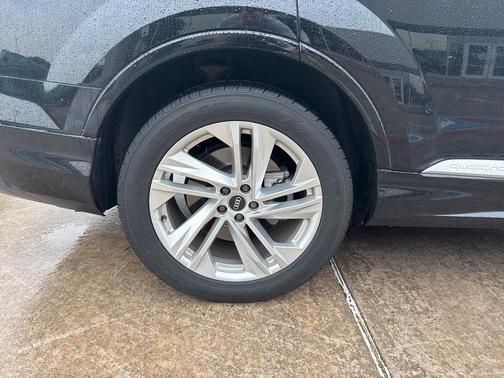 2021 Audi Q7 45 Premium Plus