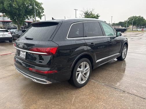 2021 Audi Q7 45 Premium Plus