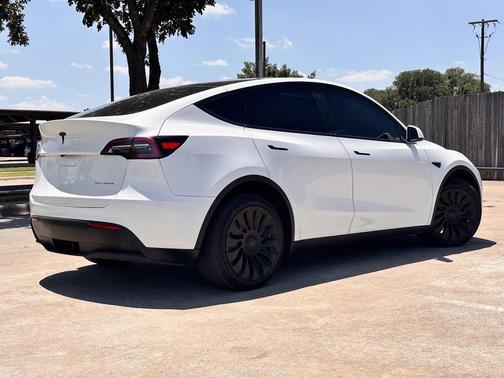 White 2023 Tesla Model Y Long Range
