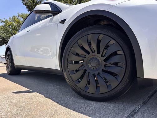White 2023 Tesla Model Y Long Range