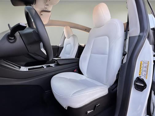 Pearl White Multi 2023 Tesla Model Y Long Range